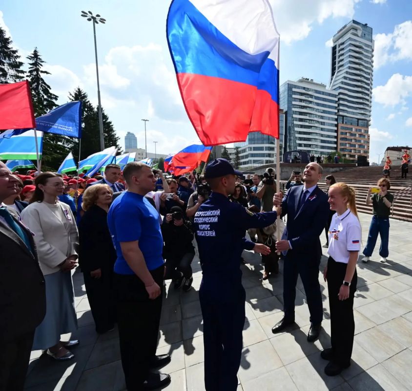 Губернаторы УрФО в День России – Екатеринбург, Челябинск, Курган Губернаторы УрФО в День России – Екатеринбург, Челябинск, Курган