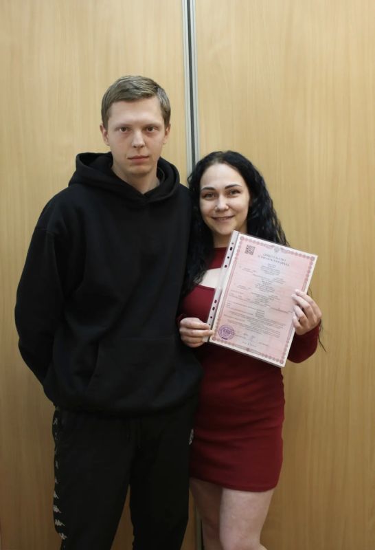 «Любовь за колючей проволокой» «Любовь за колючей проволокой»