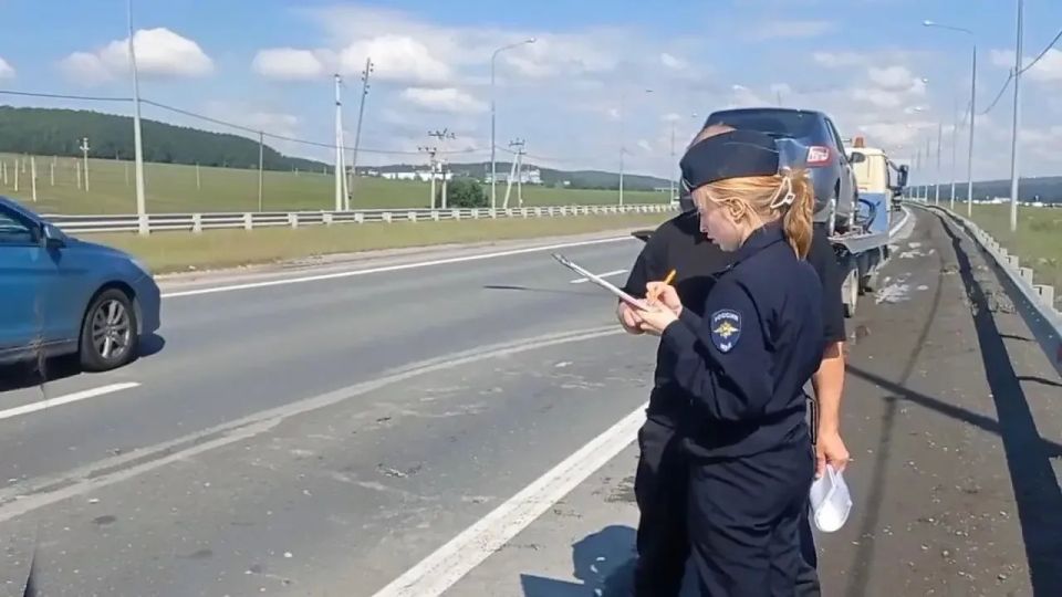 В Сысертском районе сотрудники Госавтоинспекции устанавливают обстоятельства ДТП с летальным исходом В Сысертском районе сотрудники Госавтоинспекции устанавливают обстоятельства ДТП с летальным исходом