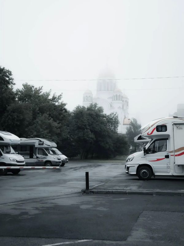 Ранним утром Екатеринбург окутало туманом Ранним утром Екатеринбург окутало туманом