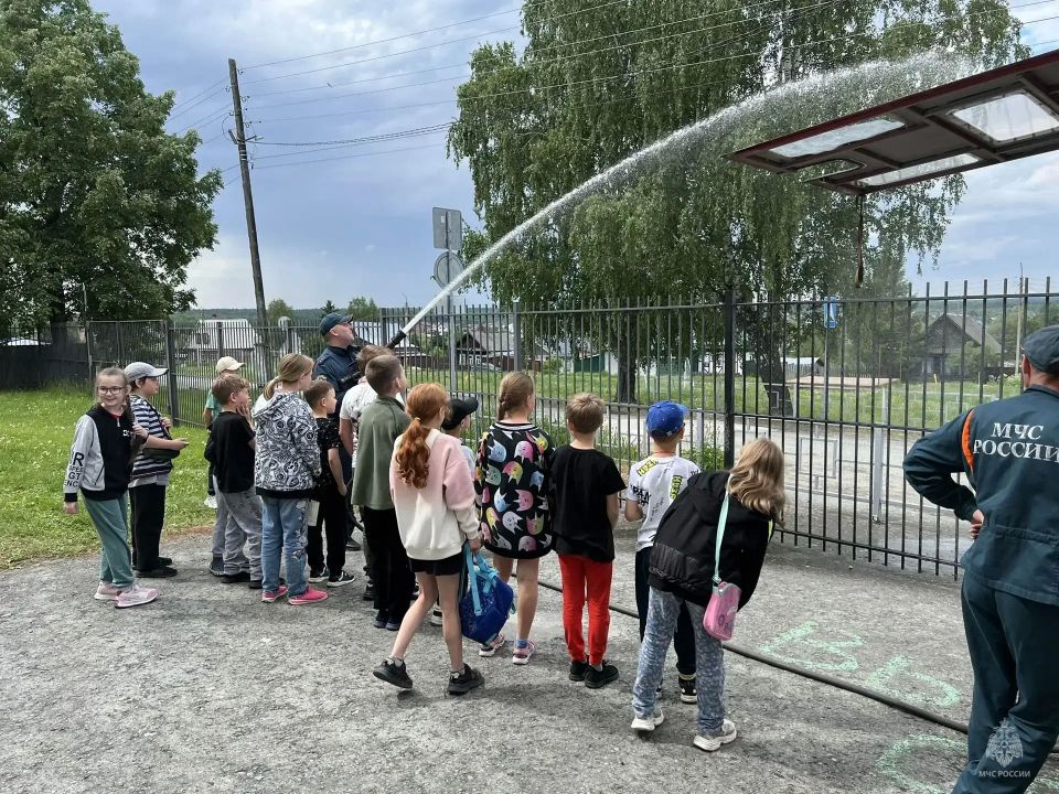 Огнеборцы в рейдах на водоёмах: профилактика — лучший способ избежать беды! Огнеборцы в рейдах на водоёмах: профилактика — лучший способ избежать беды!