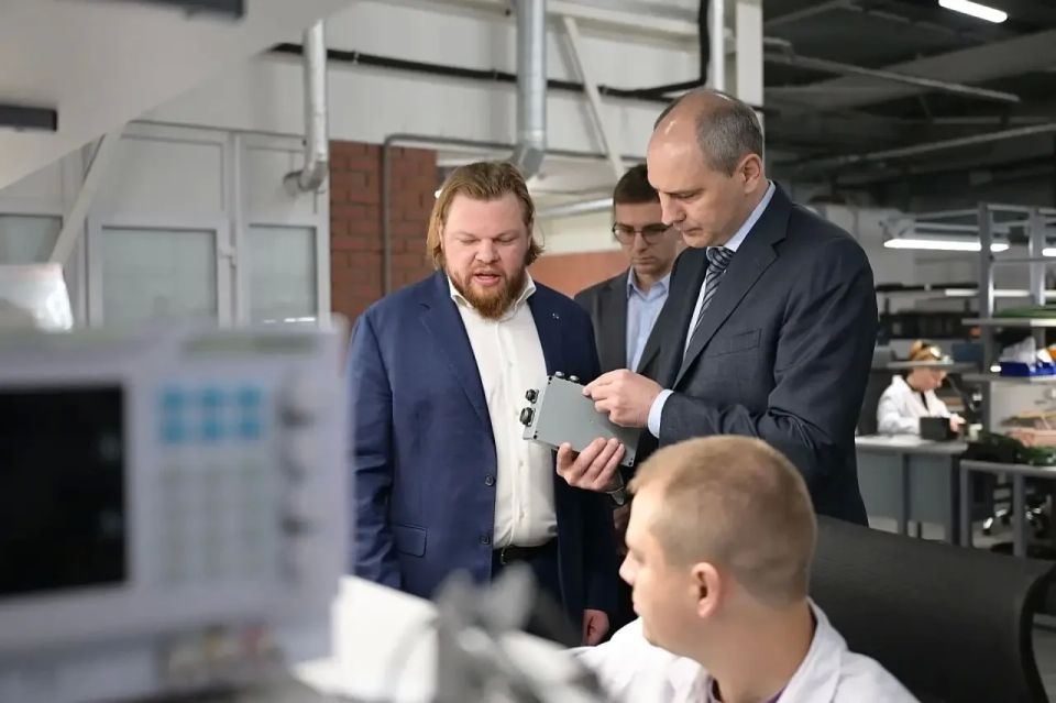 Денис Паслер: Отрасль беспилотных систем в нашей стране относительно новая, но на уровне государства развитию этого стратегически важного направления уделяется самое пристальное внимание Денис Паслер: Отрасль беспилотных систем в нашей стране относительно новая, но на уровне государства развитию этого стратегически важного направления уделяется самое пристальное внимание