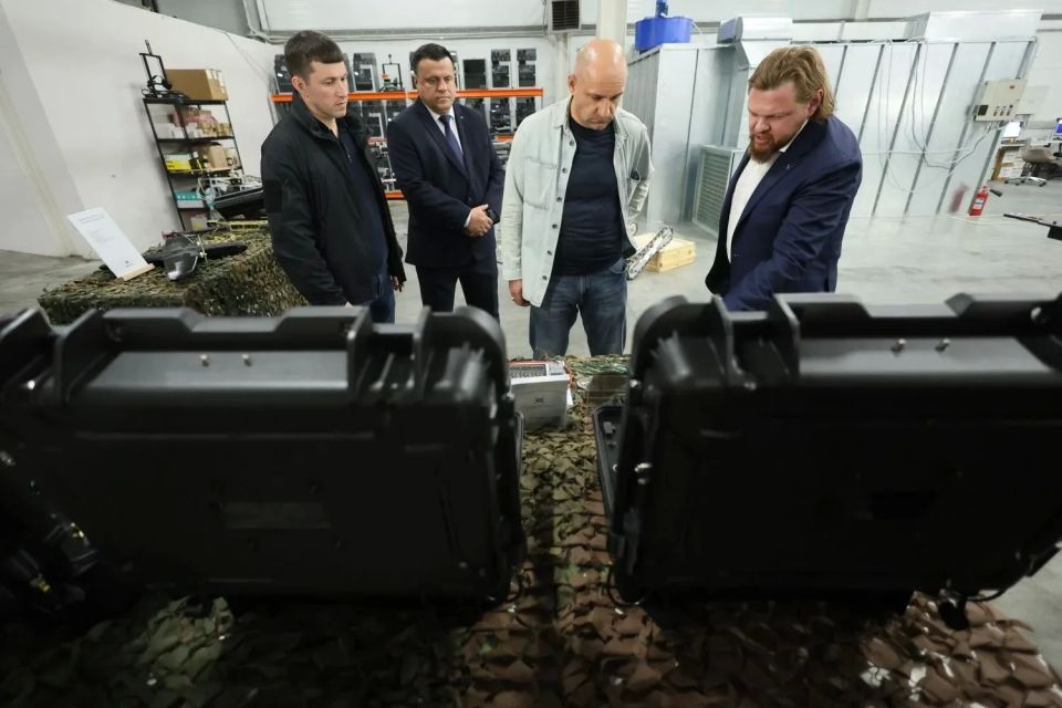 Артём Жога: Посетил производственные площадки компании "Авирон" в Свердловской области, которая разрабатывает оборудование и программное обеспечение беспилотных авиационных систем Артём Жога: Посетил производственные площадки компании "Авирон" в Свердловской области, которая разрабатывает оборудование и программное обеспечение беспилотных авиационных систем
