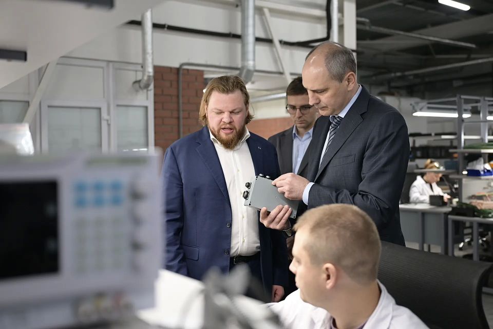 Денис Паслер оценил наработки уральского производителя беспилотных систем авиации Денис Паслер оценил наработки уральского производителя беспилотных систем авиации