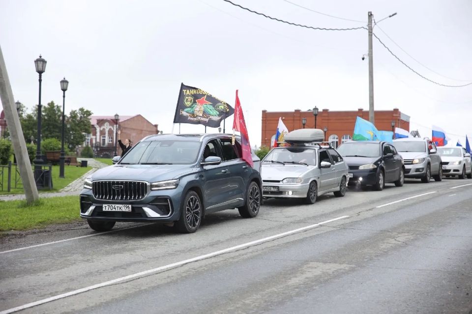 Сотрудники ИК-53 приняли участие в праздновании Дня России в Верхотурье Сотрудники ИК-53 приняли участие в праздновании Дня России в Верхотурье
