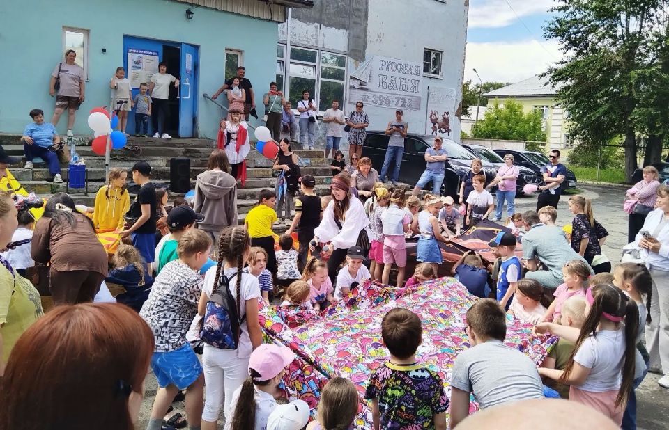 Сотрудники, ветераны и семьи СИЗО-4 и КП-45 встретили День России яркими событиями Сотрудники, ветераны и семьи СИЗО-4 и КП-45 встретили День России яркими событиями