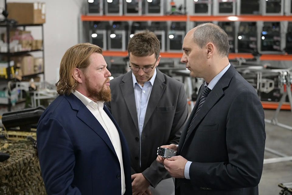 Денис Паслер оценил наработки уральского производителя беспилотных систем авиации Денис Паслер оценил наработки уральского производителя беспилотных систем авиации