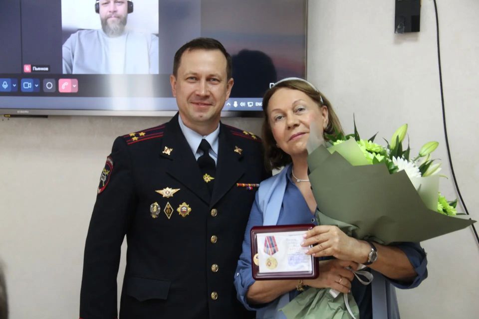 В преддверии Дня медицинского работника руководство Госавтоинспекции Свердловской области вручило ведомственные медали специалистам Территориального центра медицины катастроф В преддверии Дня медицинского работника руководство Госавтоинспекции Свердловской области вручило ведомственные медали специалистам Территориального центра медицины катастроф