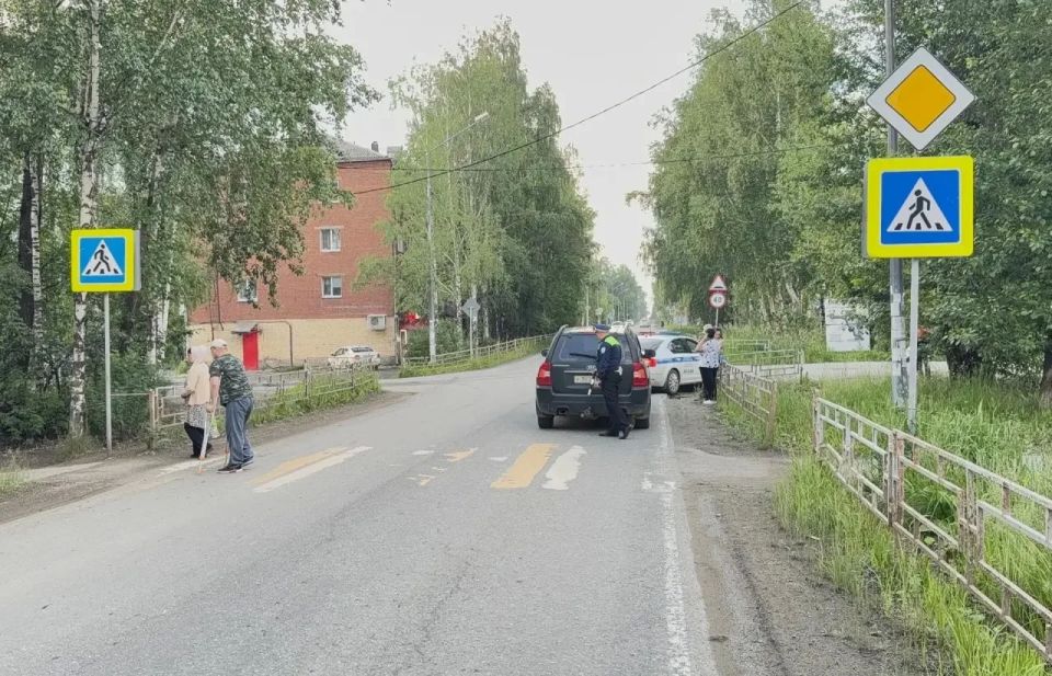 11-летняя девочка попала под колеса иномарки в Нижнем Тагиле 11-летняя девочка попала под колеса иномарки в Нижнем Тагиле