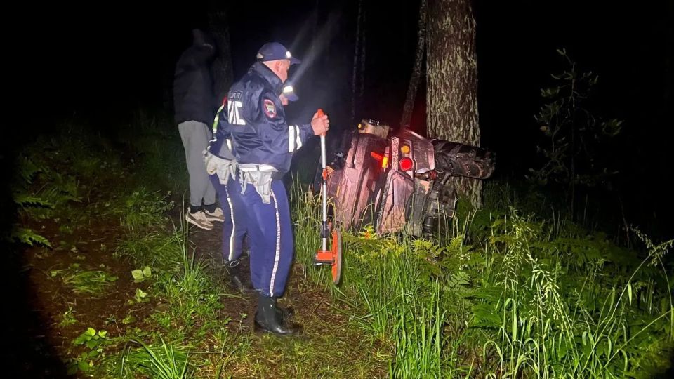 Мужчина разбился на квадроцикле около поселка Палкинский Торфяник