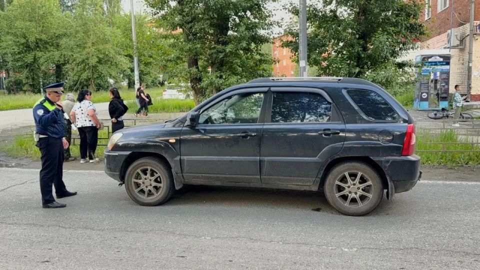 11-летняя девочка попала под колеса иномарки в Нижнем Тагиле