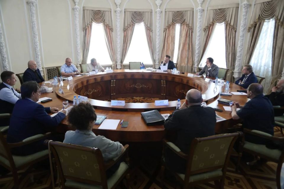В Екатеринбурге открыли памятник режиссеру Алексею Балабанову В Екатеринбурге открыли памятник режиссеру Алексею Балабанову