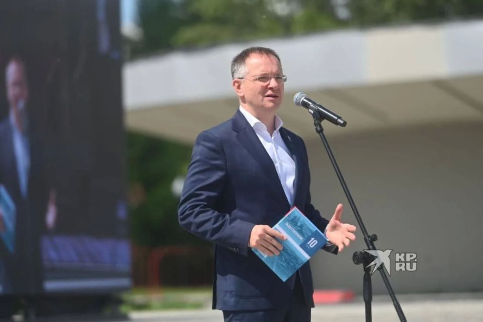 В Екатеринбурге открыли памятник Алексею Балабанову В Екатеринбурге открыли памятник Алексею Балабанову