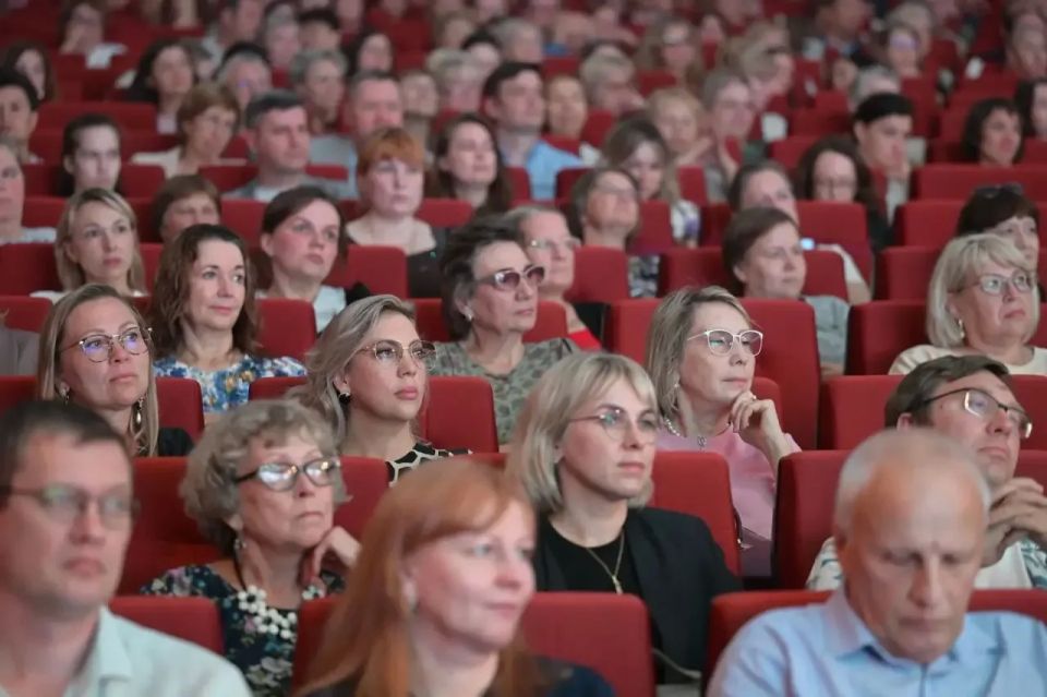 Денис Паслер: Накануне Дня медицинского работника вручили региональную премию «Медицинский Олимп» в благодарность тем, кто ежедневно заботится о здоровье уральцев в разных территориях региона Денис Паслер: Накануне Дня медицинского работника вручили региональную премию «Медицинский Олимп» в благодарность тем, кто ежедневно заботится о здоровье уральцев в разных территориях региона