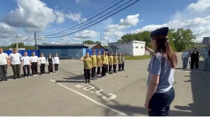 «Зарница» в Уральском федеральном округе: дети сотрудников Екатеринбурга, Челябинска, Тюмени, Кургана, ХМАО и ЯНАО поборолись онлайн за право представлять УрФО на третьем этапе Всероссийской военно-патриотической игры... «Зарница» в Уральском федеральном округе: дети сотрудников Екатеринбурга, Челябинска, Тюмени, Кургана, ХМАО и ЯНАО поборолись онлайн за право представлять УрФО на третьем этапе Всероссийской военно-патриотической игры...