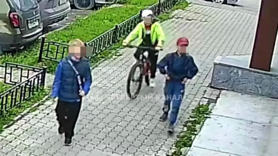 Дети распыляют перцовки в окна зданий на Ботанике Дети распыляют перцовки в окна зданий на Ботанике