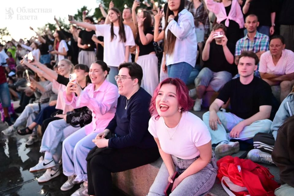 Одной из самых многолюдных площадок Ural Music Night сегодня стала сцена МОТИВ в Историческом сквере Одной из самых многолюдных площадок Ural Music Night сегодня стала сцена МОТИВ в Историческом сквере