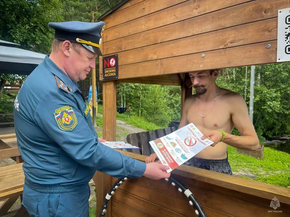 Сотрудники 1 пожарно-спасательного отряда провели профилактику на водоёмах Екатеринбурга Сотрудники 1 пожарно-спасательного отряда провели профилактику на водоёмах Екатеринбурга