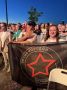 Вечно молодо..жёны!. Анастасия и Николай поженились сегодня — и вышли на регистрацию с флагом под песню «Вечно молодой»