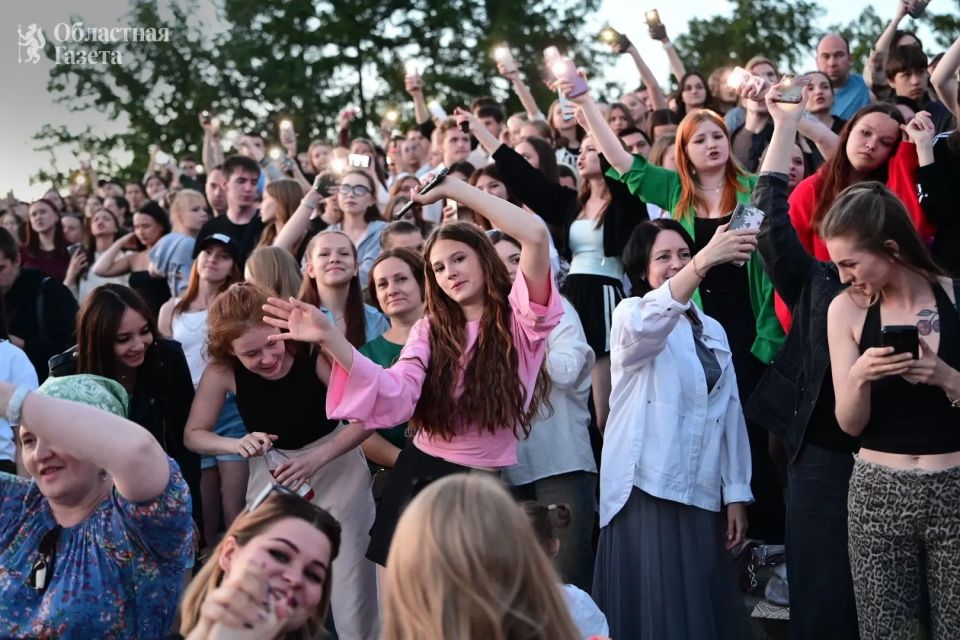 Одной из самых многолюдных площадок Ural Music Night сегодня стала сцена МОТИВ в Историческом сквере Одной из самых многолюдных площадок Ural Music Night сегодня стала сцена МОТИВ в Историческом сквере