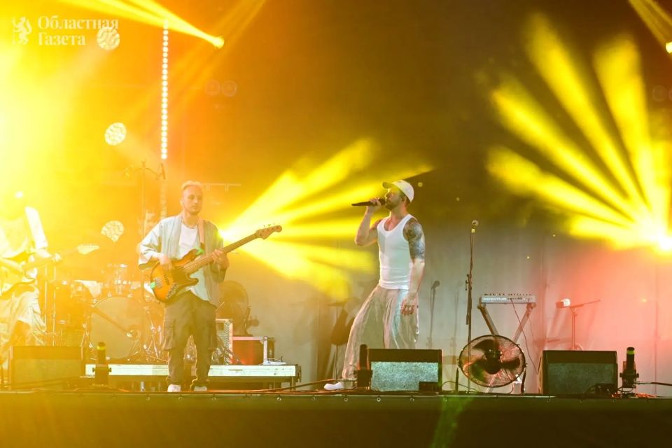 Одной из самых многолюдных площадок Ural Music Night сегодня стала сцена МОТИВ в Историческом сквере Одной из самых многолюдных площадок Ural Music Night сегодня стала сцена МОТИВ в Историческом сквере
