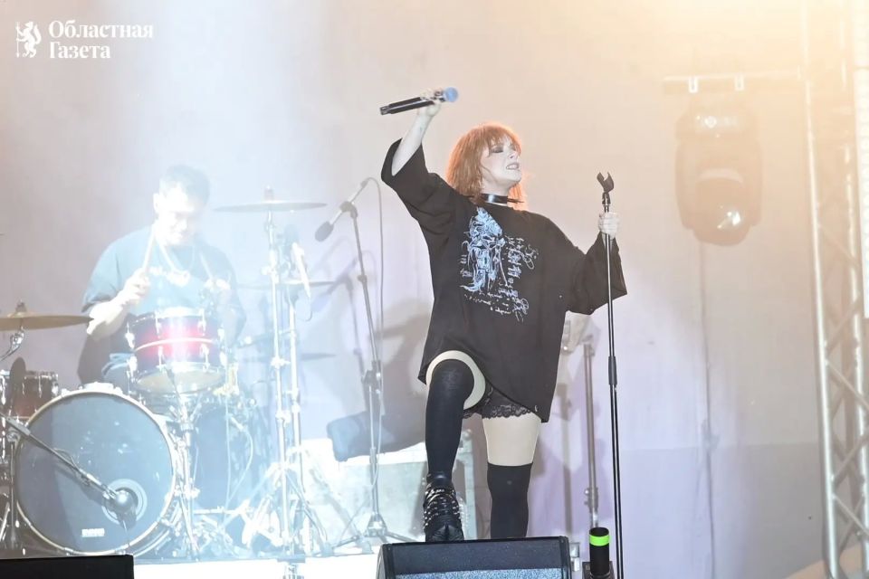 Одной из самых многолюдных площадок Ural Music Night сегодня стала сцена МОТИВ в Историческом сквере Одной из самых многолюдных площадок Ural Music Night сегодня стала сцена МОТИВ в Историческом сквере