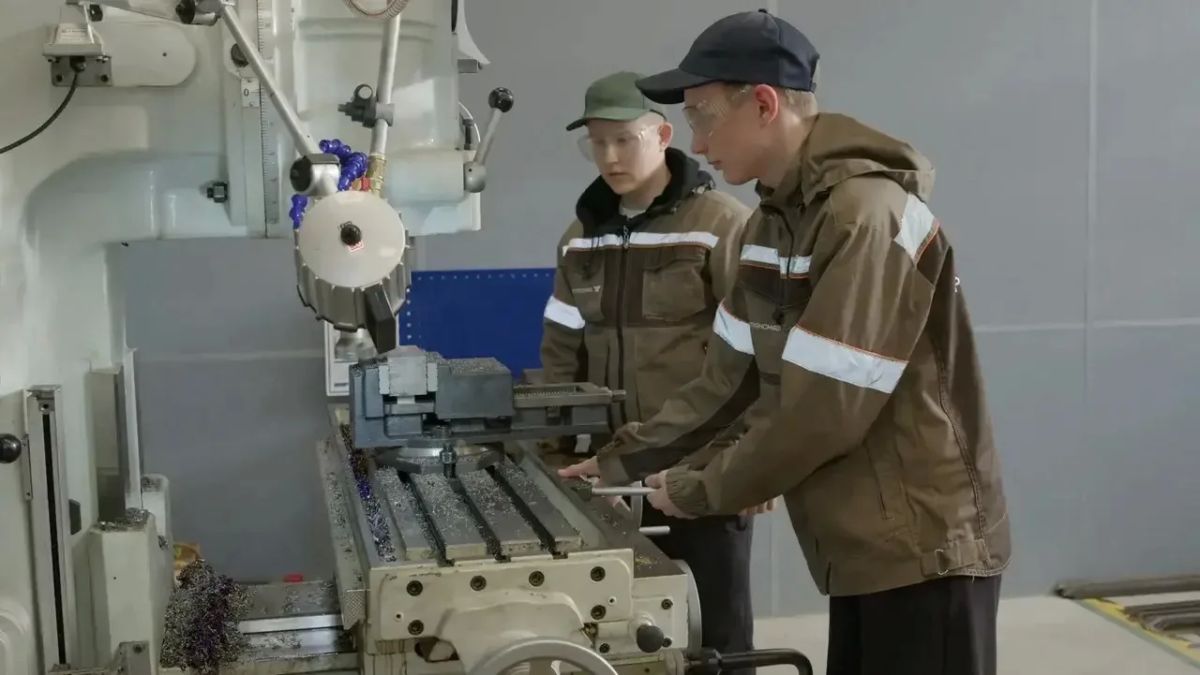 Денис Паслер: Колледжи и техникумы Свердловской области начали приемную кампанию Денис Паслер: Колледжи и техникумы Свердловской области начали приемную кампанию