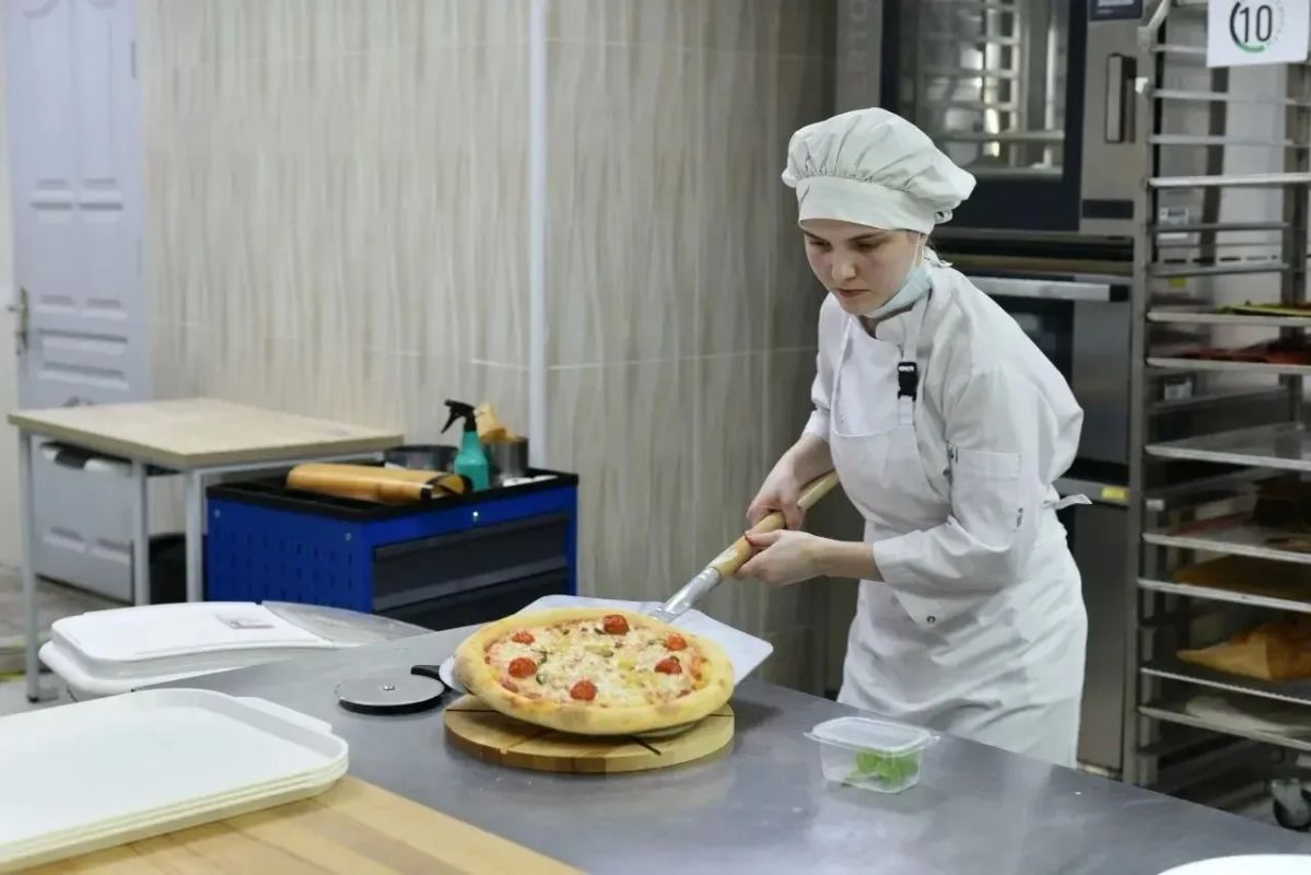 Денис Паслер: Колледжи и техникумы Свердловской области начали приемную кампанию Денис Паслер: Колледжи и техникумы Свердловской области начали приемную кампанию
