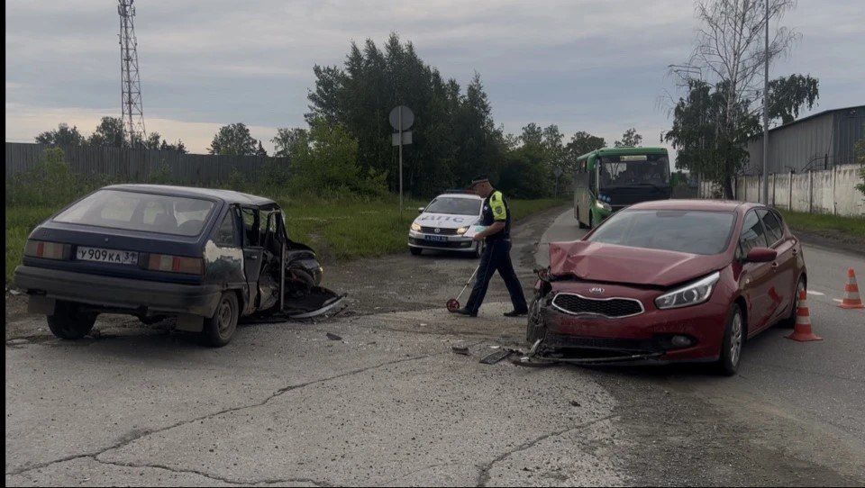 Подросток в Свердловской области чуть не убил своих друзей в аварии Подросток в Свердловской области чуть не убил своих друзей в аварии