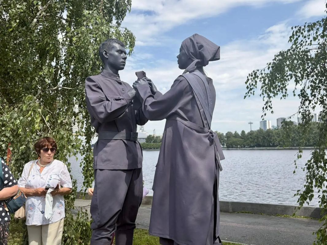 Патриотическая акция «Во имя жизни» прошла в Екатеринбурге в День памяти и скорби Патриотическая акция «Во имя жизни» прошла в Екатеринбурге в День памяти и скорби