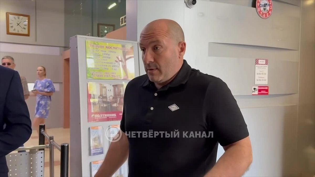 Подъем на лифте за 3 тысячи рублей: в БЦ «Антей» скандал из-за питьевой воды
