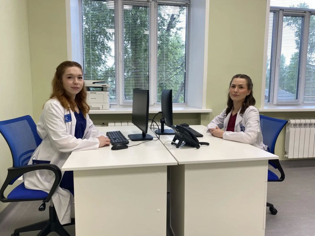 В Свердловской области после капитального ремонта открылась обновленная поликлиника, где смогут принимать порядка 140 посетителей в смену В Свердловской области после капитального ремонта открылась обновленная поликлиника, где смогут принимать порядка 140 посетителей в смену