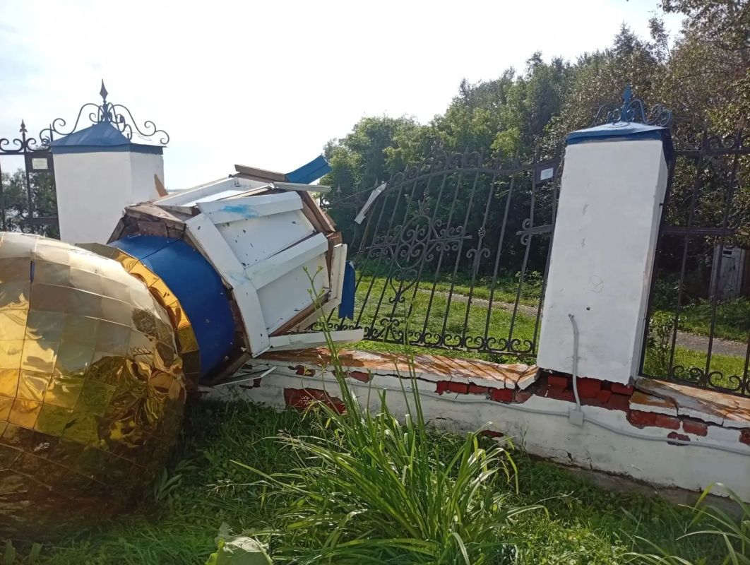 В Челябинской области тоже было ураган - в селе Большой Куяш снесло купол с храма Рождества Христова В Челябинской области тоже было ураган - в селе Большой Куяш снесло купол с храма Рождества Христова