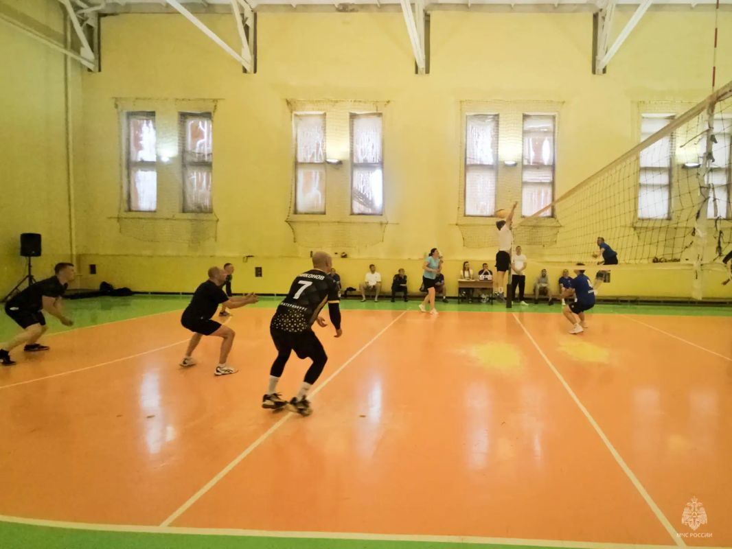 Артемовские огнеборцы — чемпионы областного волейбольного турнира! Артемовские огнеборцы — чемпионы областного волейбольного турнира!