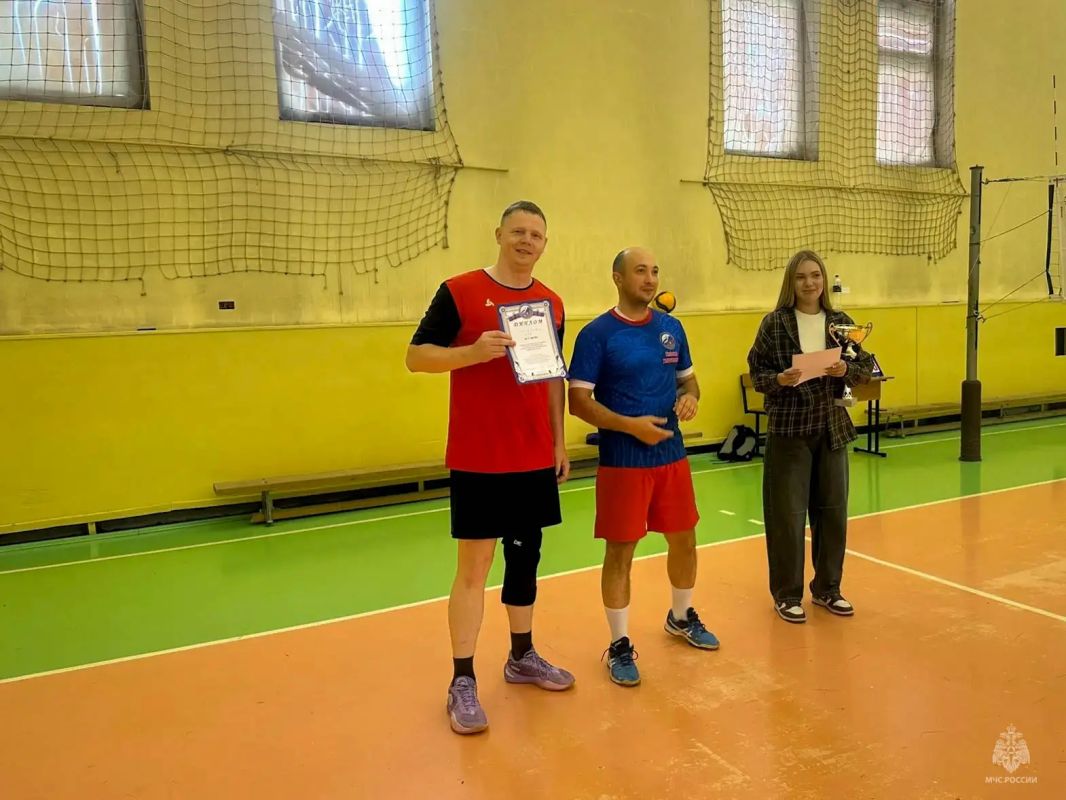 Артемовские огнеборцы — чемпионы областного волейбольного турнира! Артемовские огнеборцы — чемпионы областного волейбольного турнира!
