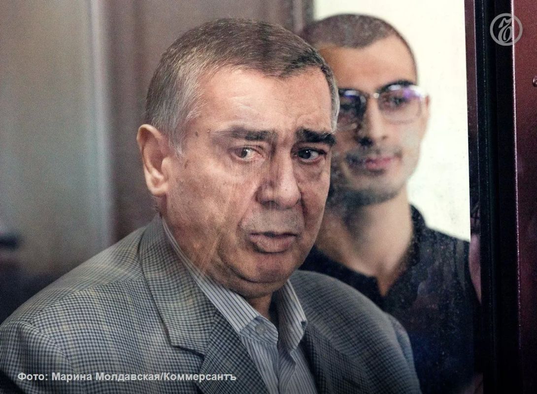 Свердловский областной суд, рассмотрев апелляции стороны защиты, оставил в силе приговор Кировского райсуда Екатеринбурга в отношении бывшего главы азербайджанской диаспоры на Урале Шахина Шыхлински и его сына Мутвалы...