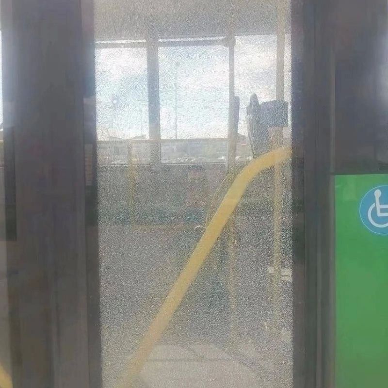 В Екатеринбурге обстреляли автобусы В Екатеринбурге обстреляли автобусы