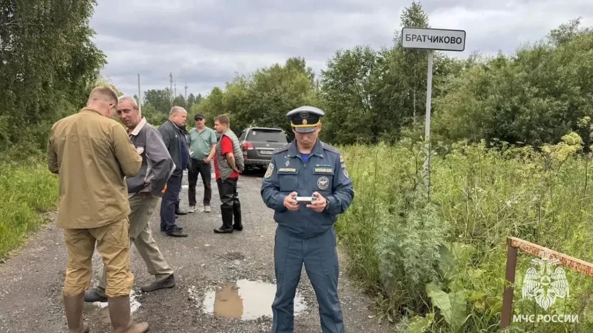 В Свердловской области из-за паводка эвакуировали жителей и перекрыли дороги В Свердловской области из-за паводка эвакуировали жителей и перекрыли дороги