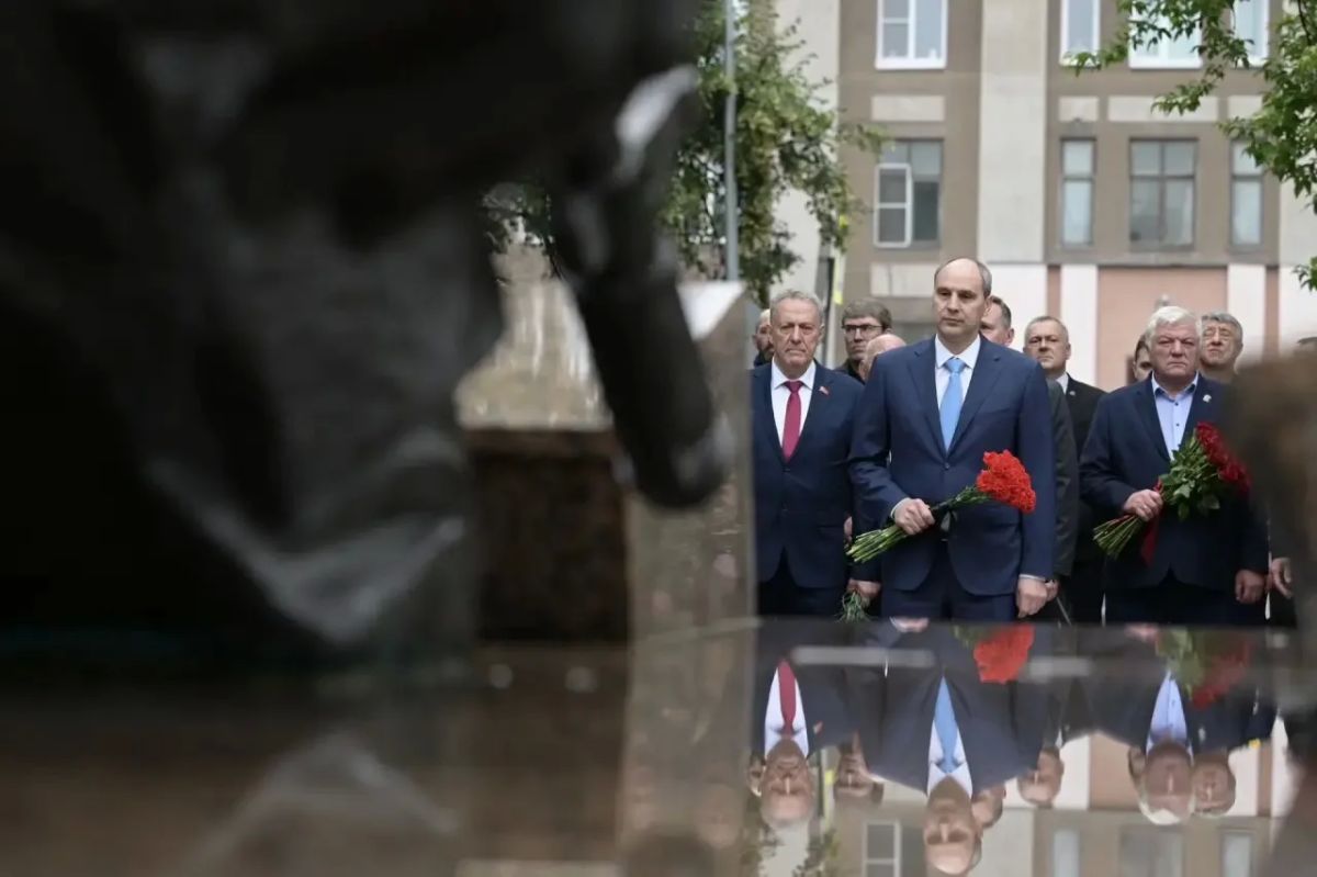 Денис Паслер: Сегодня впервые в Свердловской области мы официально отмечаем День ветеранов боевых действий – в честь воинов-участников локальных войн и вооруженных конфликтов Денис Паслер: Сегодня впервые в Свердловской области мы официально отмечаем День ветеранов боевых действий – в честь воинов-участников локальных войн и вооруженных конфликтов