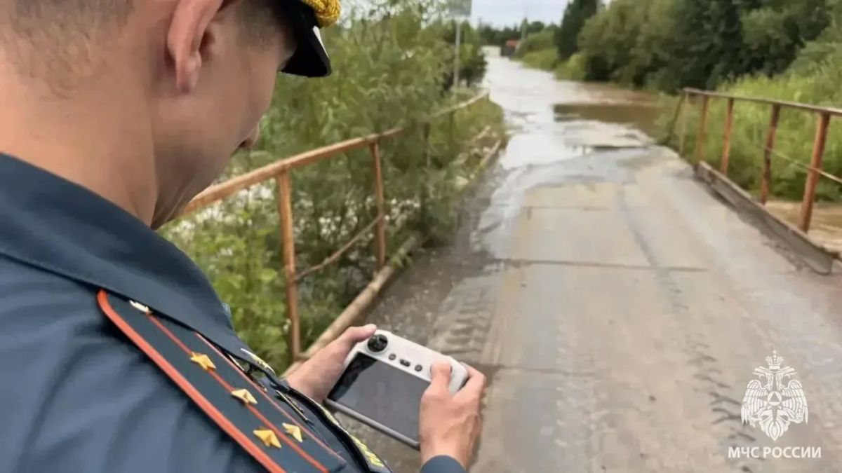 В Свердловской области спасатели МЧС России эвакуировали более 150 человек из подтопленных районов В Свердловской области спасатели МЧС России эвакуировали более 150 человек из подтопленных районов
