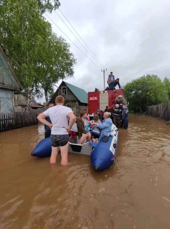 В затопленном Нижнем Тагиле Свердловской области продолжают эвакуировать людей и досрочно закрылись смены в трех детских лагерях В затопленном Нижнем Тагиле Свердловской области продолжают эвакуировать людей и досрочно закрылись смены в трех детских лагерях