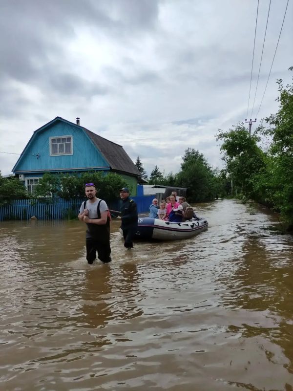 В затопленном Нижнем Тагиле Свердловской области продолжают эвакуировать людей и досрочно закрылись смены в трех детских лагерях В затопленном Нижнем Тагиле Свердловской области продолжают эвакуировать людей и досрочно закрылись смены в трех детских лагерях