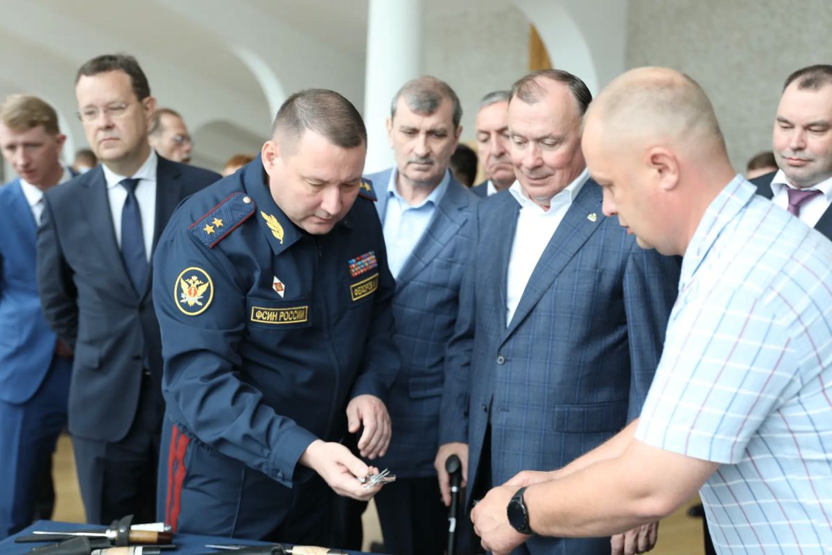 Выставка-ярмарка продукции учреждений УИС из 9 регионов РФ открылась в Екатеринбурге Выставка-ярмарка продукции учреждений УИС из 9 регионов РФ открылась в Екатеринбурге