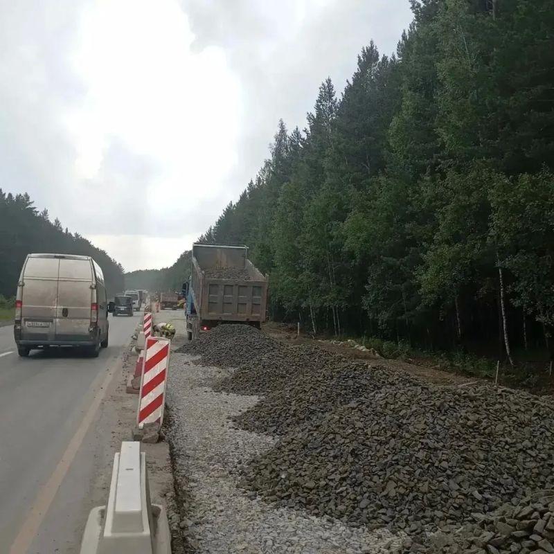 Денис Паслер: На Режевском тракте продолжается строительство дополнительных полос движения Денис Паслер: На Режевском тракте продолжается строительство дополнительных полос движения