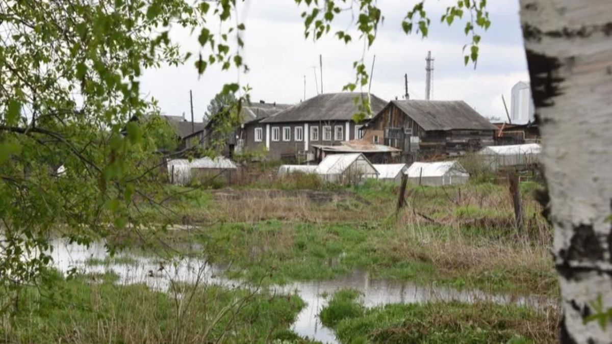 За сутки на Среднем Урале освободились от воды 167 жилых домов и 910 приусадебных участков