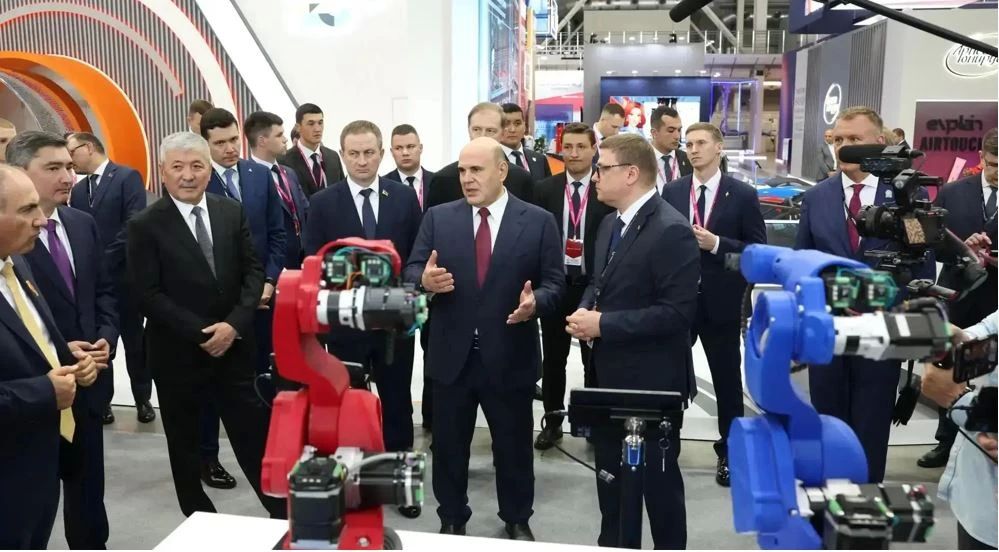 Председатель правительства РФ Михаил Мишустин осматривает стенды регионов на выставке ««ИННОПРОМ-2026» в Екатеринбурге Председатель правительства РФ Михаил Мишустин осматривает стенды регионов на выставке ««ИННОПРОМ-2026» в Екатеринбурге