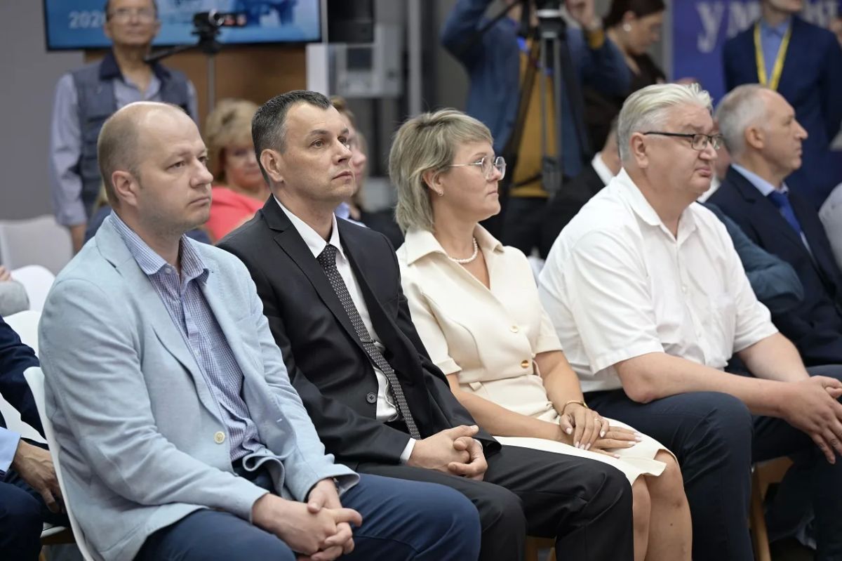 Денис Паслер вручил награды выдающимся уральцам за развитие научного и инновационного потенциала региона Денис Паслер вручил награды выдающимся уральцам за развитие научного и инновационного потенциала региона