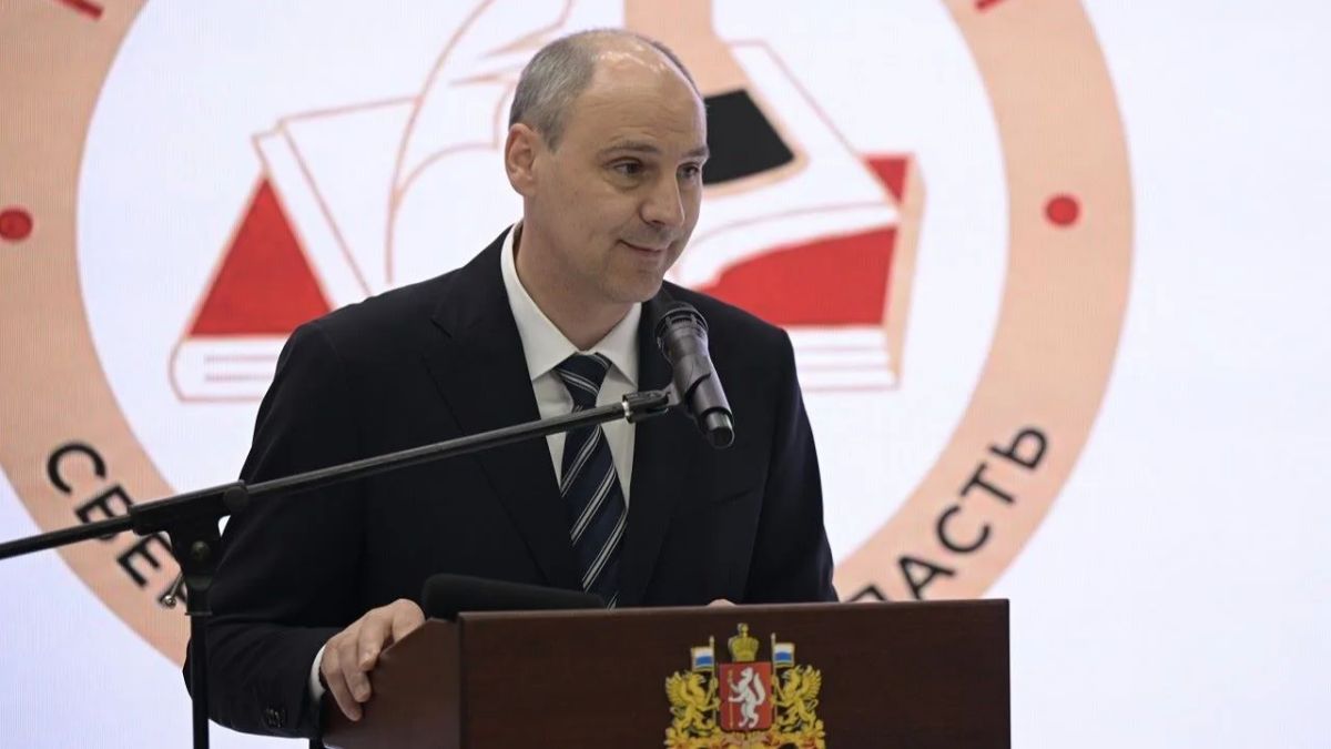 Денис Паслер наградил молодых исследователей Среднего Урала Денис Паслер наградил молодых исследователей Среднего Урала