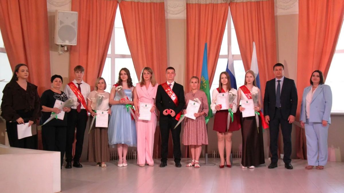 Нижняя Тура проводила во взрослую жизнь 18 медалистов