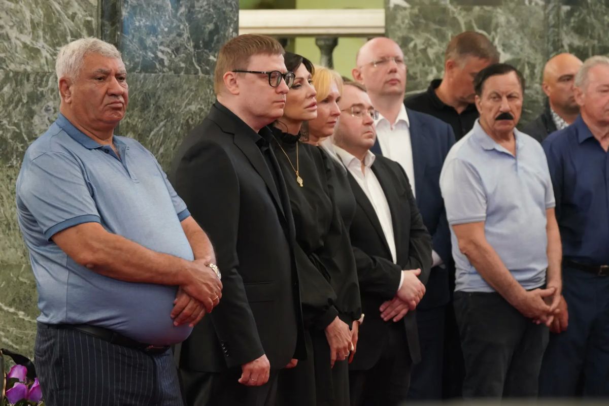 В Челябинске простились с бывшим вице-спикером заксобрания Юрием Карликановым В Челябинске простились с бывшим вице-спикером заксобрания Юрием Карликановым